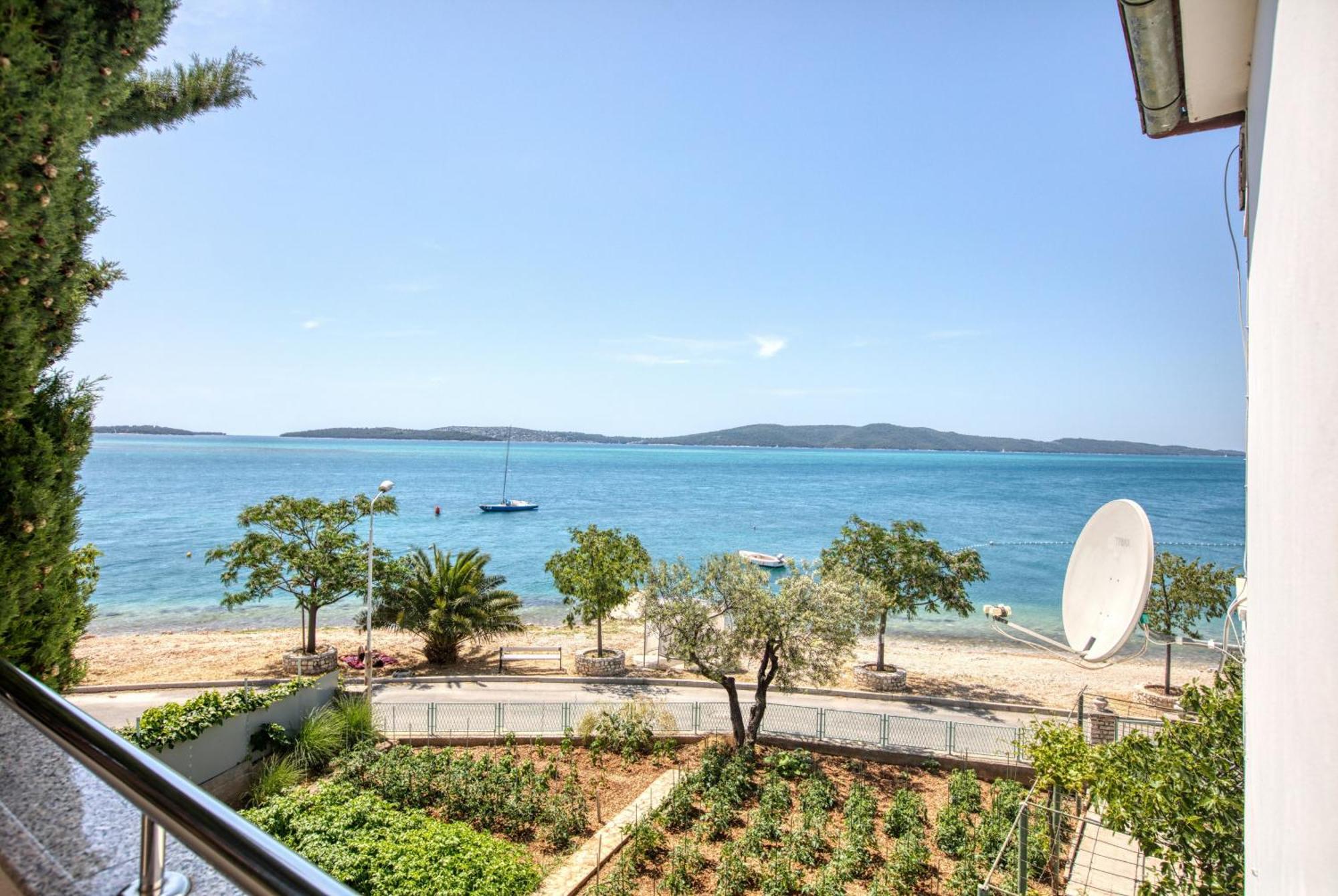 Family Friendly Seaside Apartments Brodarica, Sibenik - 4833 Brodarica  Esterno foto